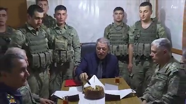 Hulusi Akar: Kek yiyeceğiz yok mu tabak oğlum?