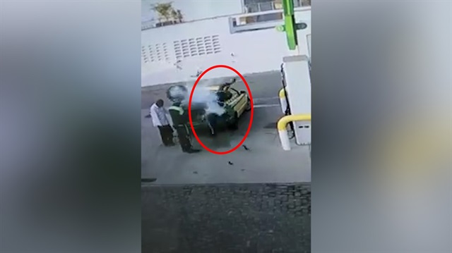 Lastik şişirirken canından oluyordu... Feci patlama kamerada
