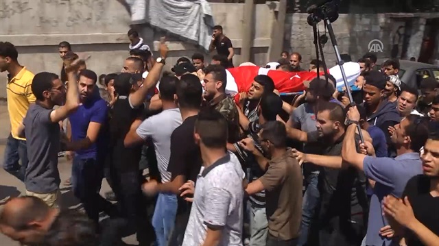Palestinian martyr buried wrapped in Turkish flag