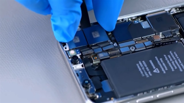 Apple’ın sır gibi sakladığı iPhone X’un tamir videosu sızdırıldı