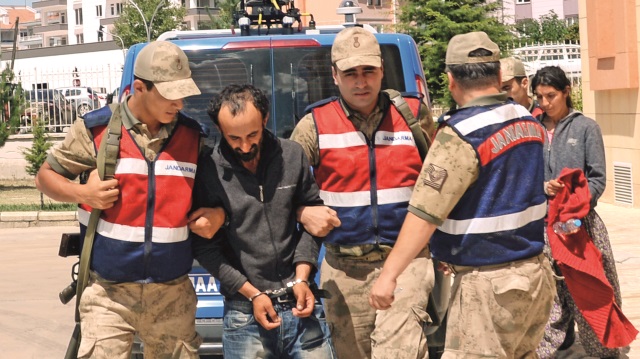 Burhan- Dilek Atış’ın kelepçeli olarak adliyeye sevk edildikleri görüldü.