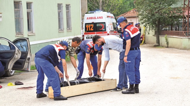 Çatışmada baba Halil Kendir hayatını kaybetti.