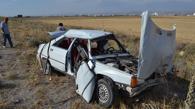 Şarampole devrilen araçtakiler yaralandı