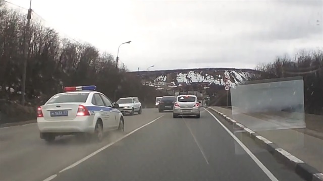 Kovalamacada hendeğe uçan polis