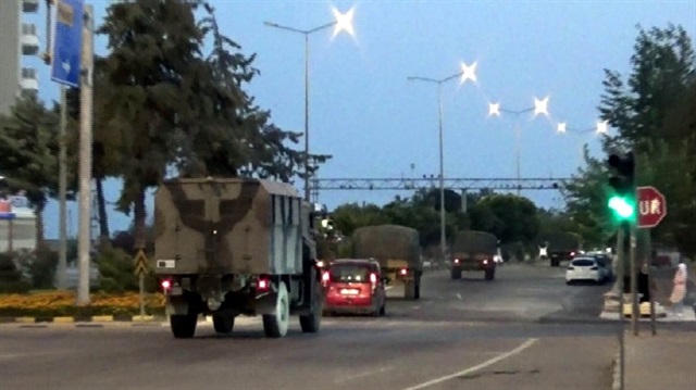 TSK'dan Münbiç ve Tel Rıfat sınırına askeri sevkiyat