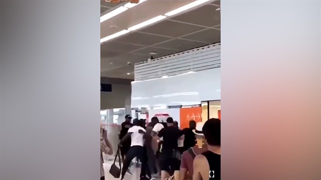 Ünlü rapçiler tekme tokat kavga etti