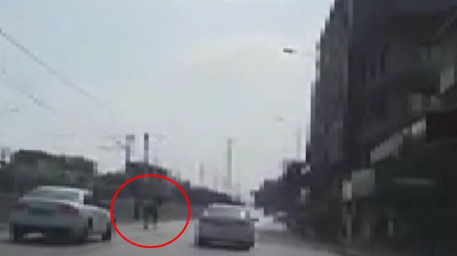 Karayolunda dört nala koşan at korku dolu anlar yaşattı