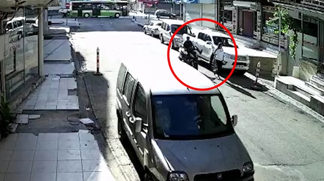 Motosikletli sadistten genç kıza ölümüne tekme!