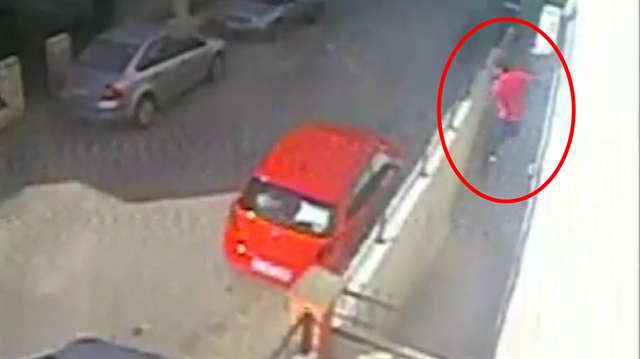 Başkasının yerine sınava giren adam korkudan camdan atladı