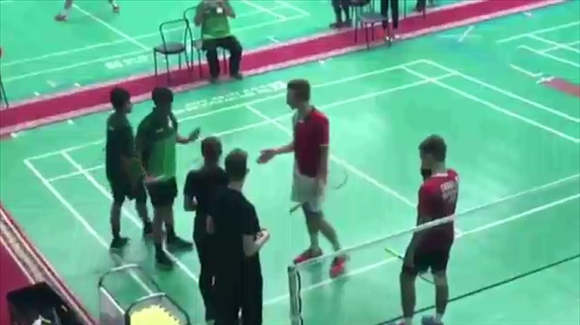 Suudi öğrenciler, İsrailli öğrencilerin elini sıkmayı reddetti