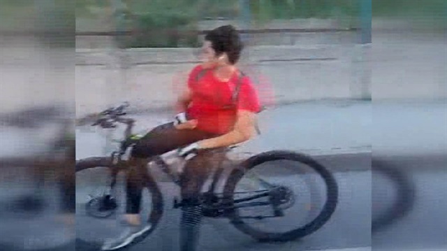 Bisikletle E-5 karayolundaki akılalmaz yolculuk kamerada