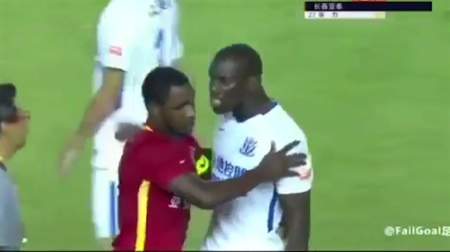 Irkçı saldırıya maruz kalan Demba Ba'yı tüm takım sakinleştiremedi