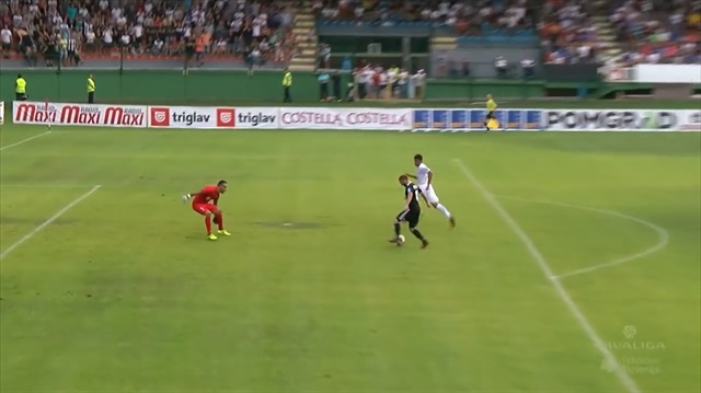 Kaleceyi hayata küstüren gol
