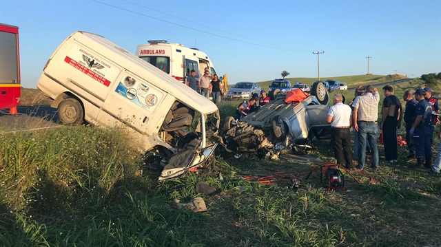 Edirne'deki trafik kazasında 3 kişi öldü 1 kişi yaralandı.