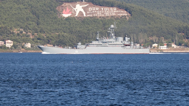 'Azov' adlı savaş gemisi, boğazdan geçerek, Ege Denizi'ne doğru ilerledi.