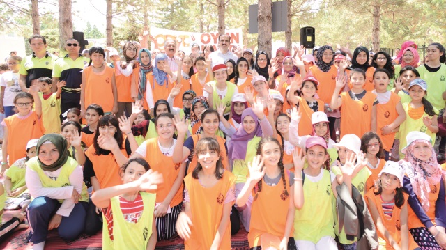 Konya Büyükşehir Belediyesi, yaz döneminde hayata geçirdiği Güle Oynaya Camiye Gel, Yüzme Bilmeyen Çocuk Kalmasın, GENÇ KOMEK ve Bilgehane Yaz Okulları ve Çocuk Festivali ile Konyalı çocukların mutluluğuna ortak oluyor.