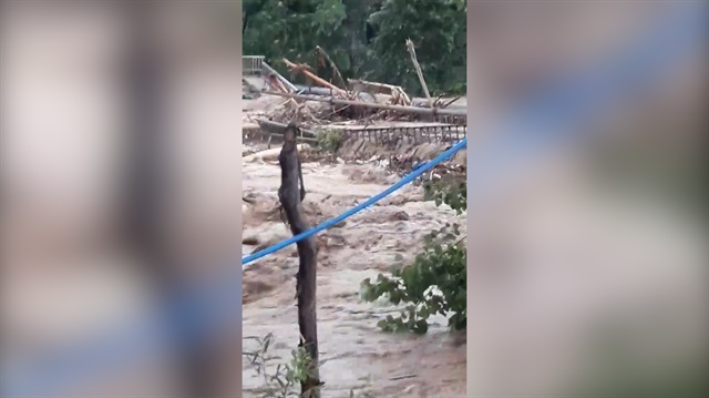 Köprünün adeta yürüdüğü görüntüler ortaya çıktı