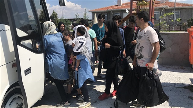 Düzensiz göçmenler, işlemlerinin ardından İl Göç İdaresi Müdürlüğüne teslim edilecek. (Arşiv)