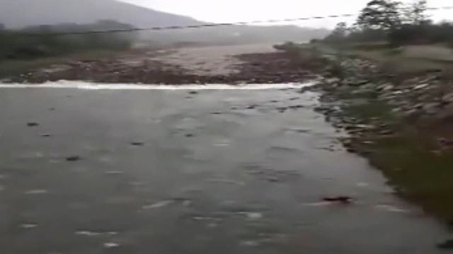 Ünye’deki selin gelme anı kamerada