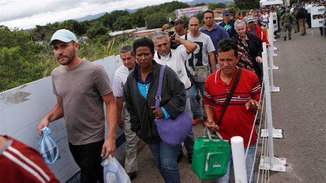 Son yıllarda yaklaşık 4 milyon Venezuelalının ülkesini terk ettiği ifade ediliyor.