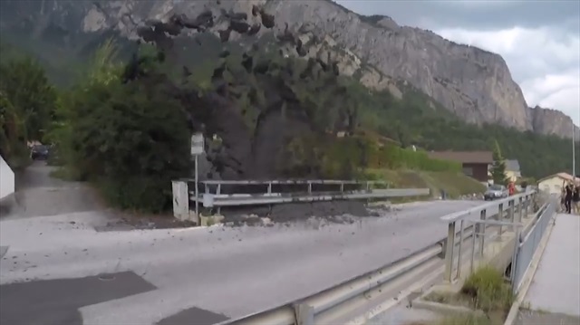 Çamur nehri yanardağ gibi patladı
