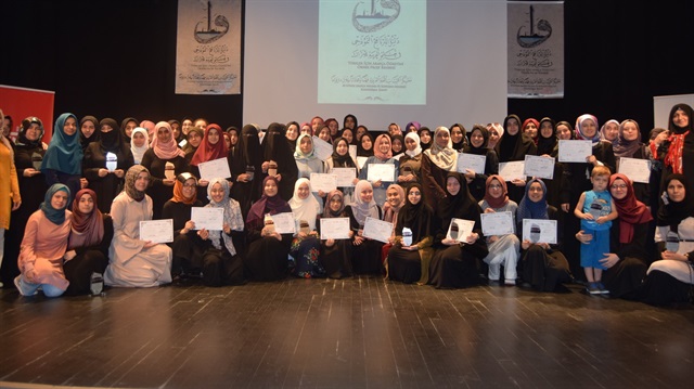 Kursu başarıyla tamamlayan 85 öğrenci düzenlenen törenle sertifikalarını aldı.