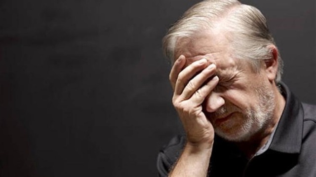 Erken emeklilik ve eve kapanma hali Alzheimer için risk oluşturuyor.