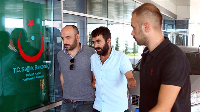 Polis denetimi sırasında durdurulan ve iki kolu olmadan araç kullandığı görülen sürücü gözaltına alındı.