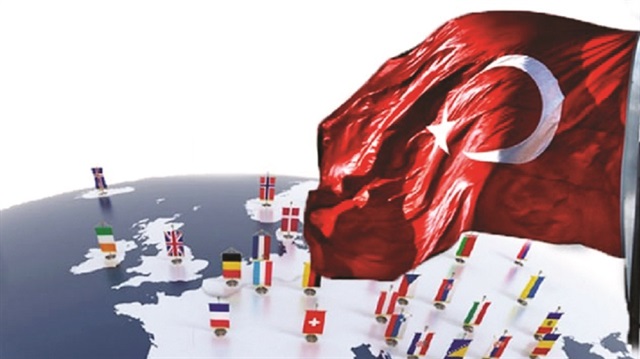 Spekülatif hareketlerin olduğuna dikkat çeken akademisyenler, ihracata dayalı büyümenin şart olduğuna vurgu yapıyor.