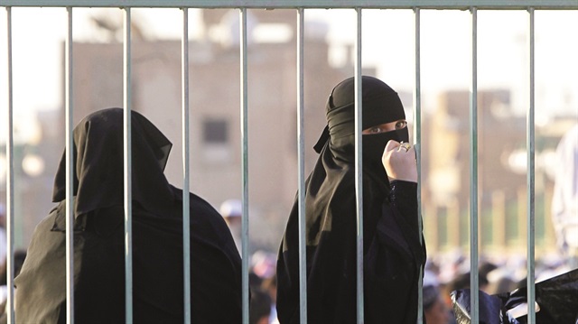 Suudi Arabistan’da onlarca kadın aktivist tutuklandı. İnsan hakları savunucuları, kadın aktivistler tutuklanırken reformlardan bahsetmenin ironik olduğunu dile getiriyorlar.
