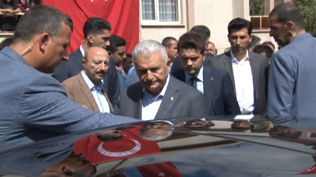 Binali Yıldırımdan bebeğiyle şehit olan annenin ailesine ziyaret
