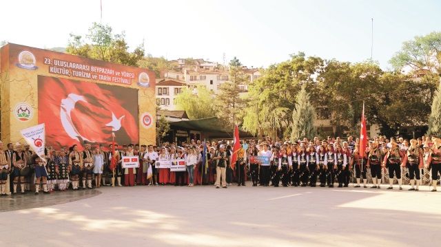 Dört gün boyunca şehrin farklı bölgelerinde çeşitli etkinlik ve gösteriler ile devam edecek.