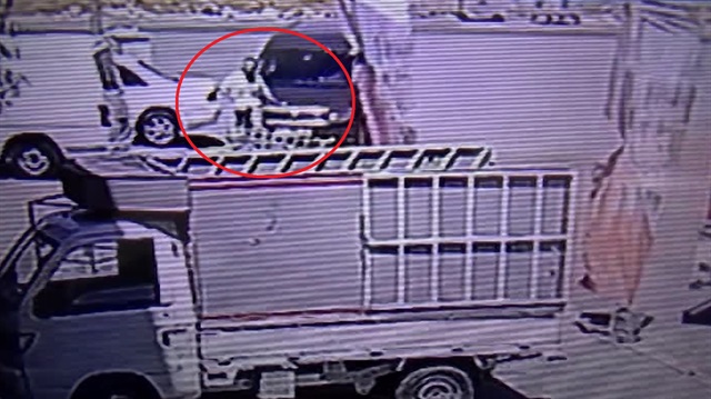 Polisten kaçarken arabanın altında kaldı