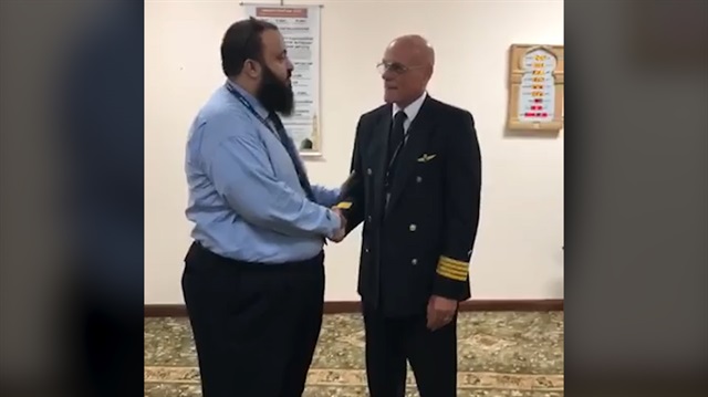 İtalyan pilot havaalanı mescidinde Müslüman oldu