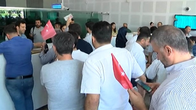 Suriyeliler de döviz bürolarına akın etti