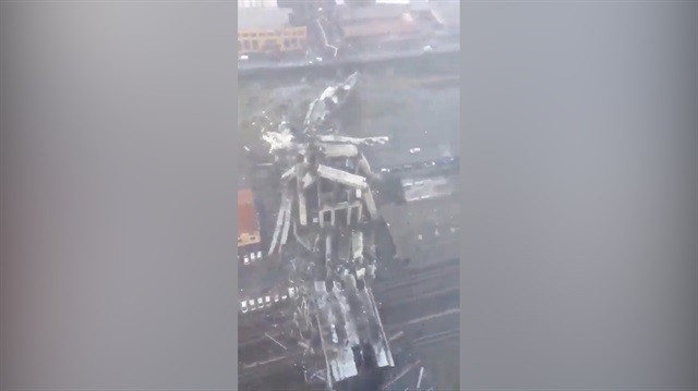 Çöken köprünün enkazı havadan görüntülendi