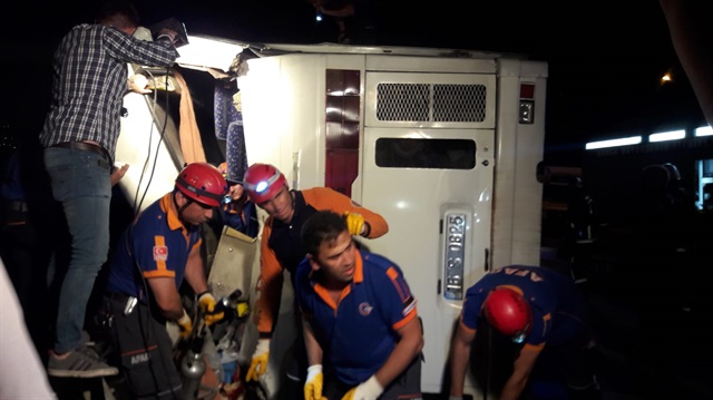 Bursa'da otobüs devrildi: Çok sayıda yaralı var