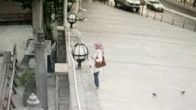 Türbede dua eden kadın ölümden kıl payı kurtuldu