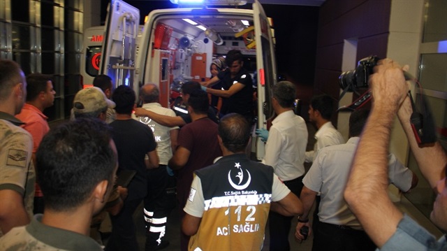 Yaralı asker, Adıyaman Üniversitesi Eğitim ve Araştırma Hastanesi'ne kaldırıldı.
