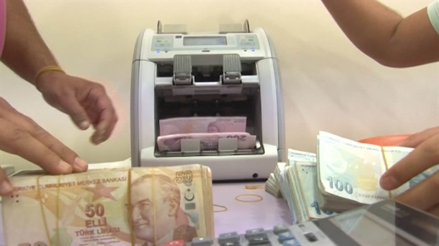 Dövizciler Türk Lirası yetiştirmekte zorlanıyor