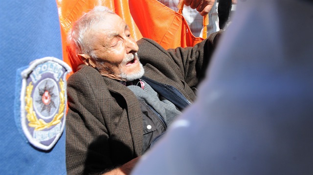 86 yaşındaki Ali Erdağ, fenalaşması sonrası hastaneye kaldırıldı.