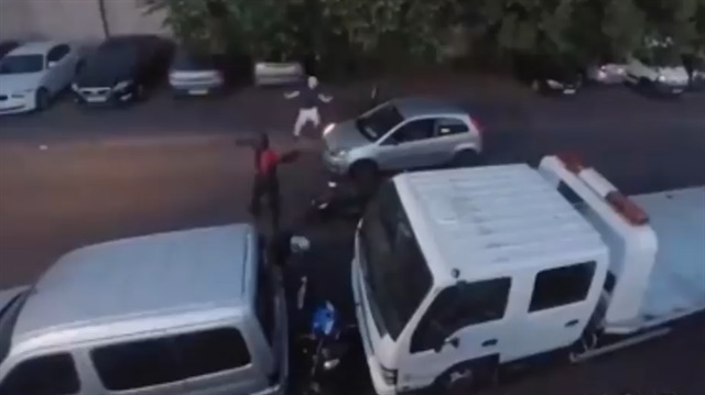 Kahraman adam geri vitesle hırsızlığı önledi
