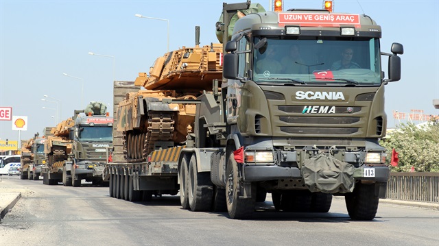 Tanklar, TIR'larla sınıra sevk edildi.