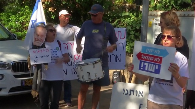 Police question Netanyahu in long running corruption probe
