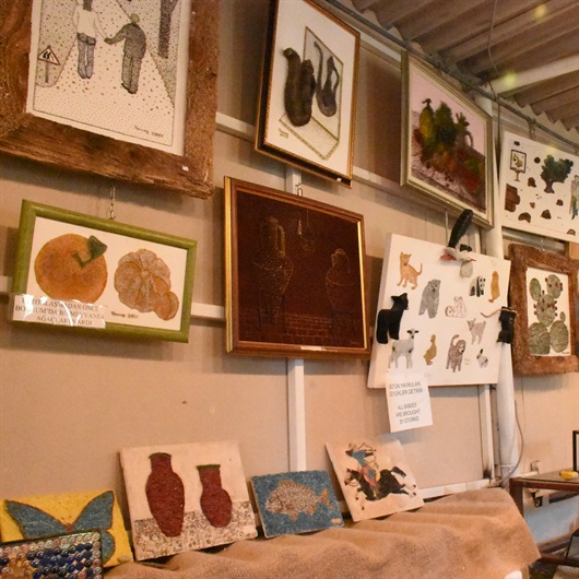 Toplu iğne ile sanat eseri niteliğinde tablolar yapıyor