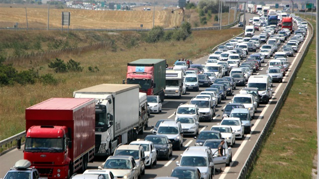 Bolu Dağı'ndan tatilin başladığı ilk günden bu yana 269 bin araç geçti