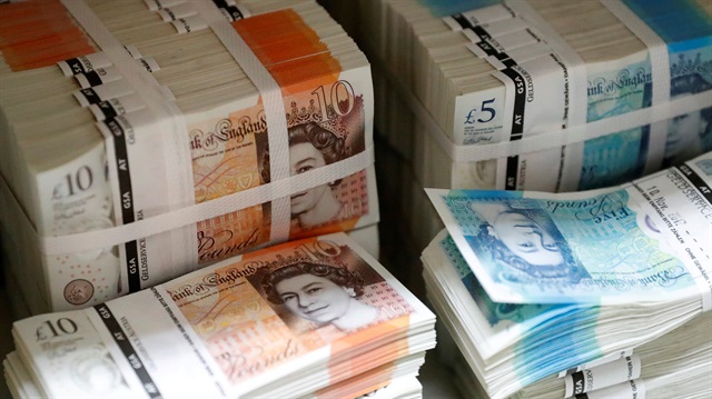 Pound falls as focus turns to Brexit