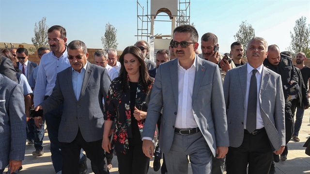 Helikopterle alanı havadan da inceleyen Pakdemirli, daha sonra ilçeden ayrıldı.