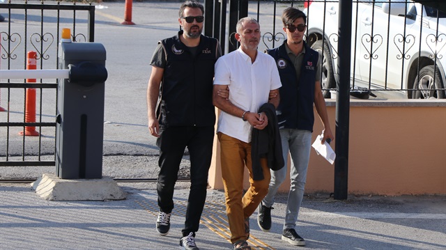 MİT'in operasyonuyla yakalanan ismin işlemler için Emniyete götürüldü.