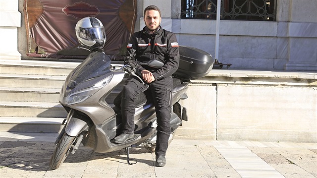 Özkan, “Kur’an okuyarak motor kullandığımda Allah’ın yarattığı bu dünya daha anlam kazandı” diyor.